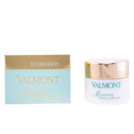 Nature Moisturizing With A Cream Nature Moisturizing With A Cream